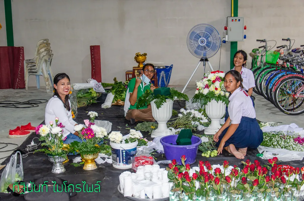 การจัดเตรียมสถานที่และดอกไม้