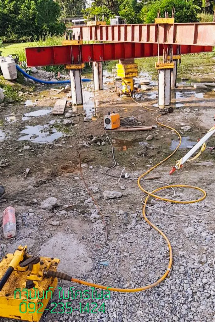 ภาพรวมชุดคาน แม่แรง สายไฮดรอลิก และอุปกรณ์วัดในพื้นที่ Static Load Test